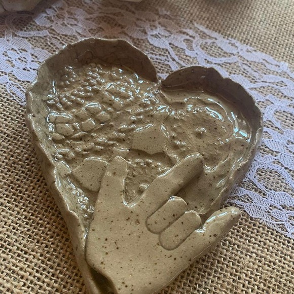 Handmade Ceramic Sign Language I Love You pottery - Picture 4 of 5